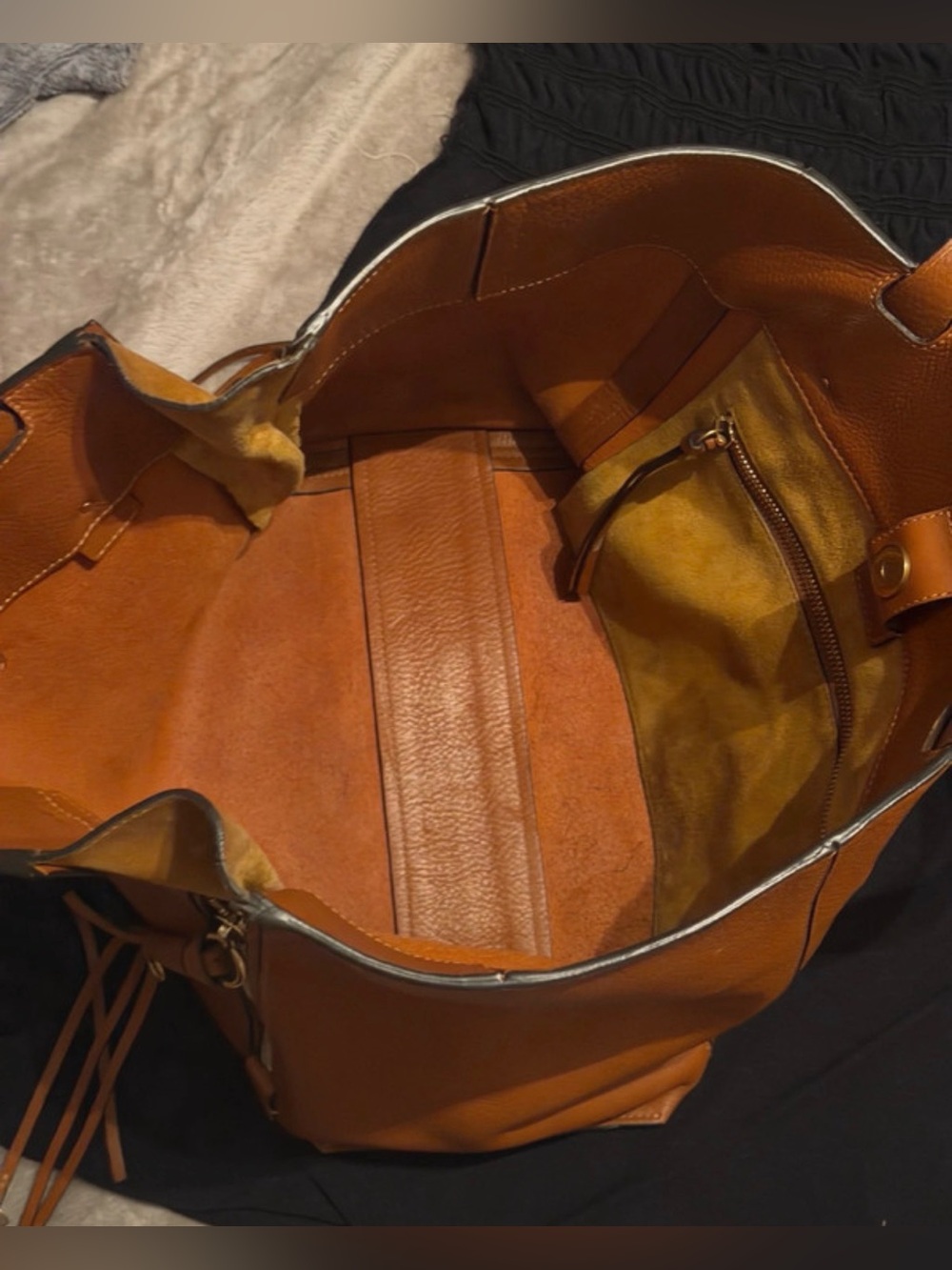 Chloe Milo Tan Leather Tote Bag! EUC with COA! - Picture 4 of 10